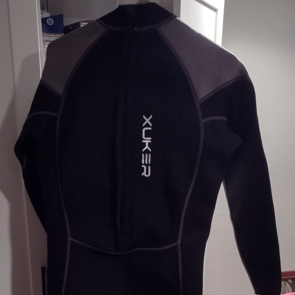 Xuker size Large full wetsuit new without tags